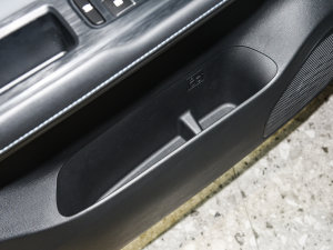 2022款Z潮版 620km 160kW 前门储物空间