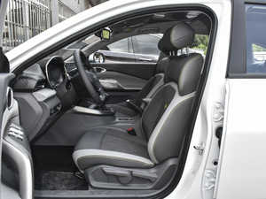 2020款1.5T 手动智耀豪华型 前排空间