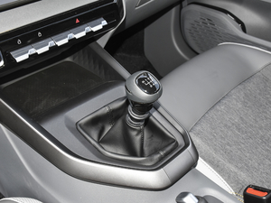 2020款1.5T 手动智耀豪华型 换挡杆