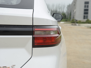 2020款1.5L 手动智耀精英型 尾灯