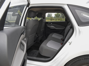 2020款1.5L 手动智耀精英型 后排空间
