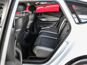 2020款1.5L 手动智耀豪华型 后排空间