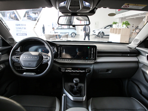 2020款1.5L 手动智耀豪华型 内饰全景