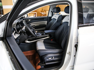 2019款1.5T CVT 24小时在线尊贵型 6座	 主驾驶座椅