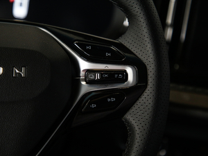 2019款1.5T CVT 24小时在线尊贵型 6座	 中控区