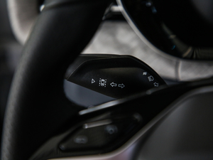 2019款1.5T CVT 24小时在线尊贵型 6座	 中控区