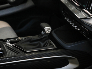 2019款1.5T CVT 24小时在线尊贵型 6座	 中控区