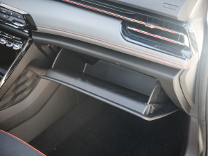 2020款1.5L 手动智能豪华型 手套箱