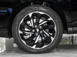 2021款1.5T CVT 智能尊贵型 7座 轮圈