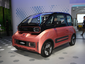 2020款Plus 305km 星际未来版 左前45度