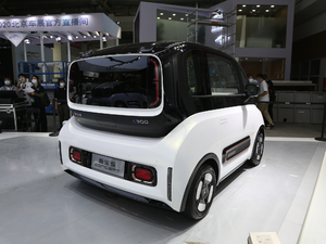 2020款305km 星际未来版 整体外观