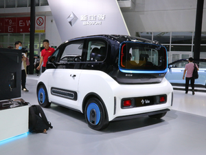 2020款 小Biu Plus 星际未来版 左后45度