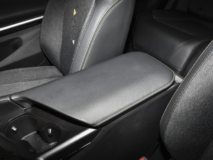 2020款1.5T CVT智耀豪华型 中央扶手箱