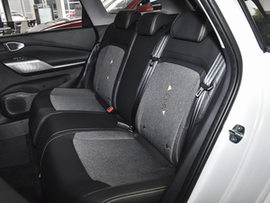 2020款1.5T CVT智耀豪华型 后排座椅