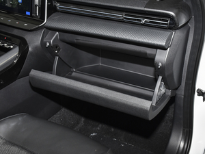 2020款1.5T CVT智耀豪华型 手套箱