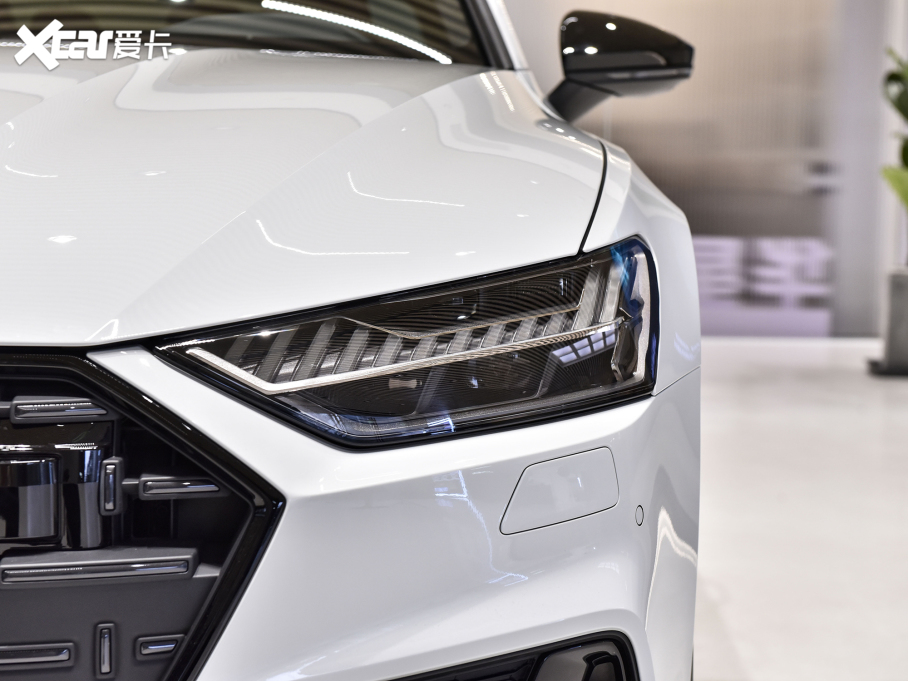 2022��?yu��n)W��A7L 45 TFSI quattro S-line �׷�����