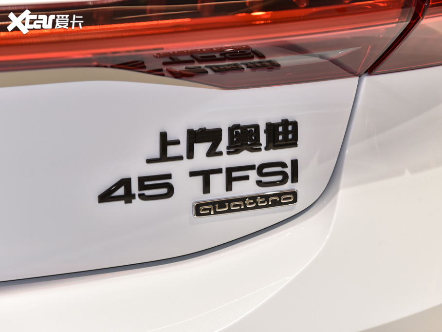 2022��?yu��n)W��A7L 45 TFSI quattro S-line �׷�����