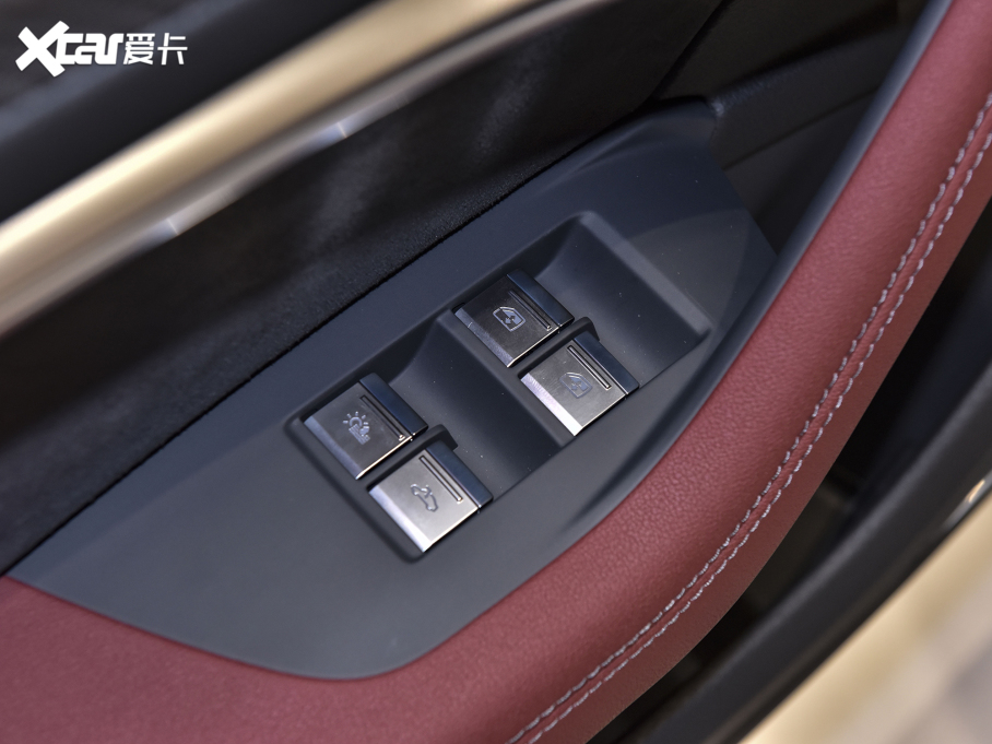 2022��?yu��n)W��A7L 45 TFSI quattro S-line �׷�����