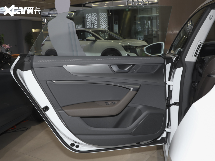 2022��W��A7L 45 TFSI S-line �������������b