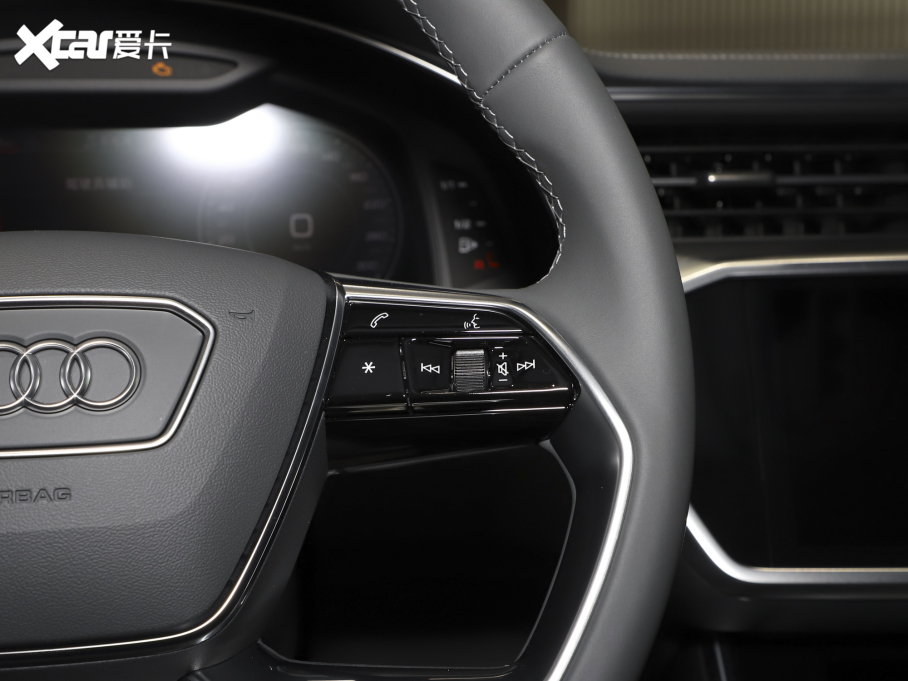 2022��W��A7L 45 TFSI S-line �������������b