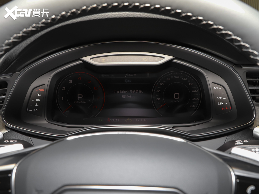 2022��W��A7L 45 TFSI S-line �������������b