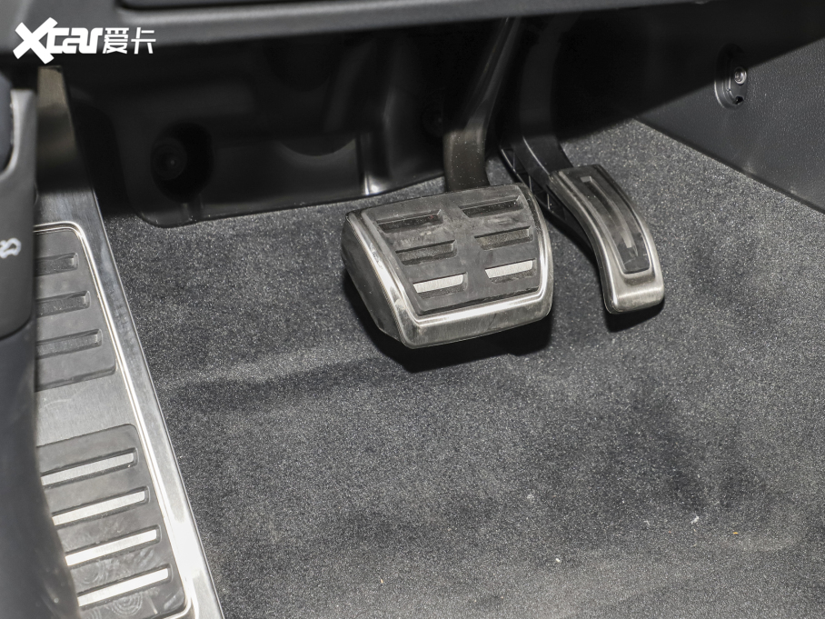 2022��?yu��n)W��A7L 45 TFSI quattro S-line Ҋ(ji��n)�h(yu��n)���׺����b