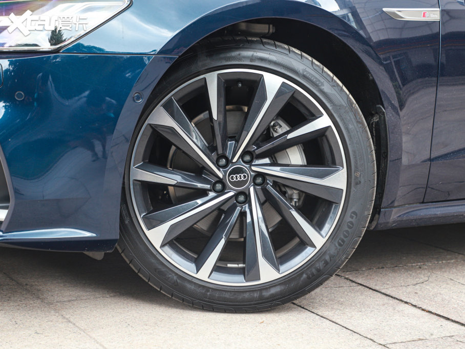 2022��W��A7L 45 TFSI quattro S-line Ҋ�h���������b