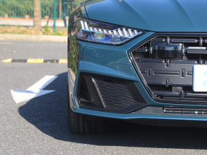 2022��55 TFSI quattro S-line ���а� �������^