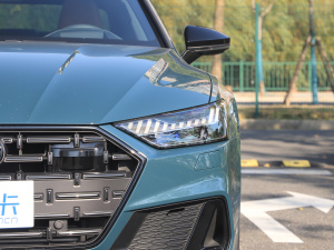 2022��55 TFSI quattro S-line ���а� �������^