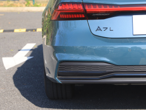 2022��55 TFSI quattro S-line ���а� �������^