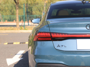 2022��55 TFSI quattro S-line ���а� �������^