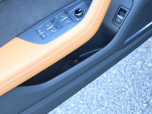 2022��55 TFSI quattro S-line ���а� ���g����