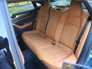 2022��55 TFSI quattro S-line ���а� ���g����