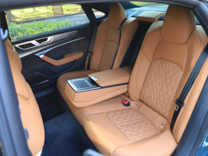 2022��55 TFSI quattro S-line ���а� ���g����