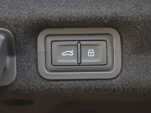 2022��55 TFSI quattro S-line ���а� �п؅^