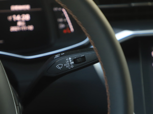 2022��55 TFSI quattro S-line ���а� �п؅^