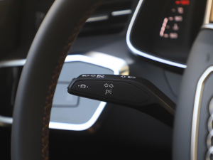 2022��55 TFSI quattro S-line ���а� �п؅^