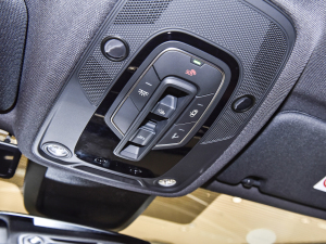 2022��45 TFSI quattro S-line �׷����� �п؅^