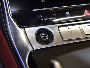 2022��45 TFSI quattro S-line �׷����� �п؅^