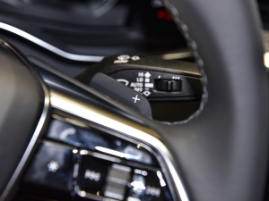 2022��45 TFSI quattro S-line �׷����� �п؅^