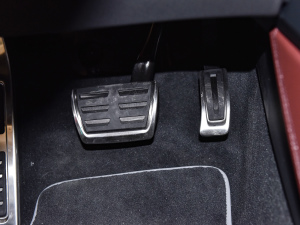 2022��45 TFSI quattro S-line �׷����� �п؅^