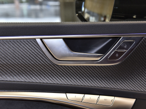 2022��45 TFSI quattro S-line �׷����� �п؅^