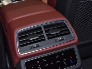 2022��45 TFSI quattro S-line �׷����� �п؅^