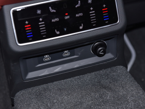 2022��45 TFSI quattro S-line �׷����� �п؅^