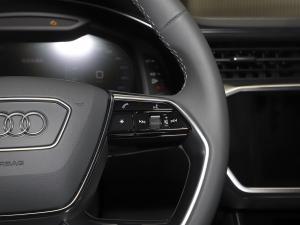 2022��45 TFSI S-line �������������b �п؅^