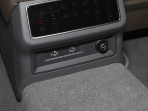 2022��45 TFSI S-line �������������b �п؅^