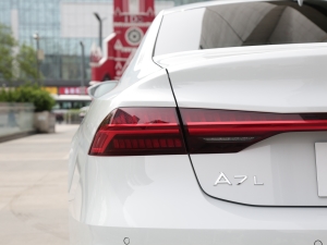 2022��55 TFSI quattro S-line ־�h���������b �������^