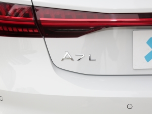 2022��55 TFSI quattro S-line ־�h���������b �������^