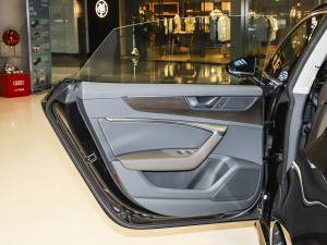 2022��45 TFSI quattro S-line Ҋ�h���������b ���܇�T