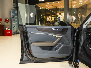 2022��45 TFSI quattro S-line Ҋ�h���������b �{�λ܇�T